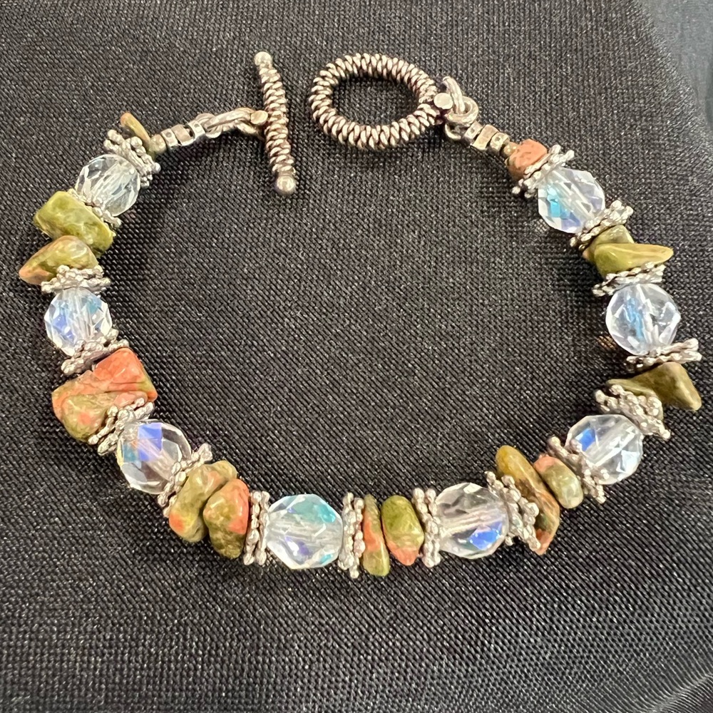 🤎💚Custom Made “Rock” Beacelet💚🤎